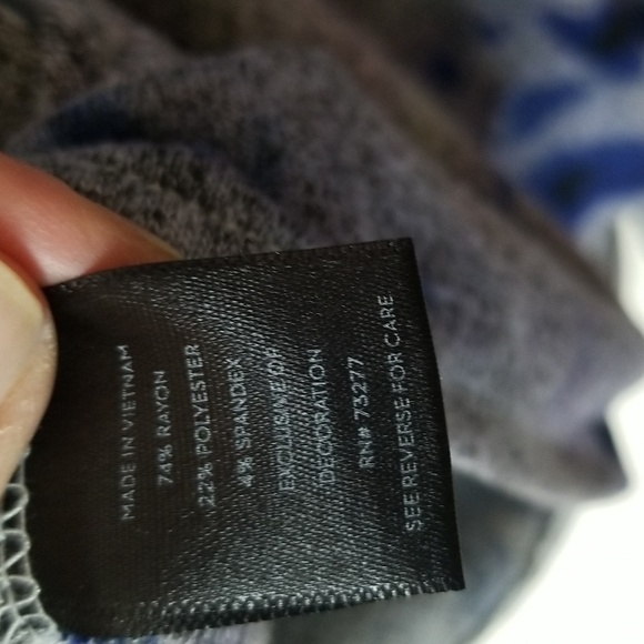 Simply Vera Vera Wang pullover knit top with ruffled bottom - Picture 6 of 6